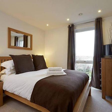 Modern Apartment At Slough Station, London In 18 Mins! Extérieur photo