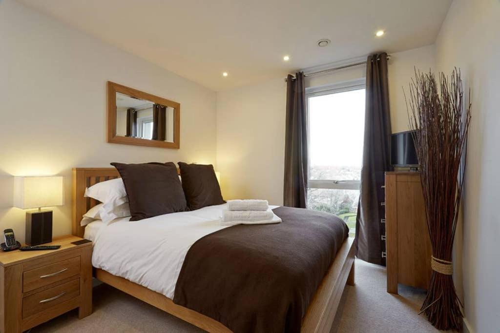 Modern Apartment At Slough Station, London In 18 Mins! Extérieur photo