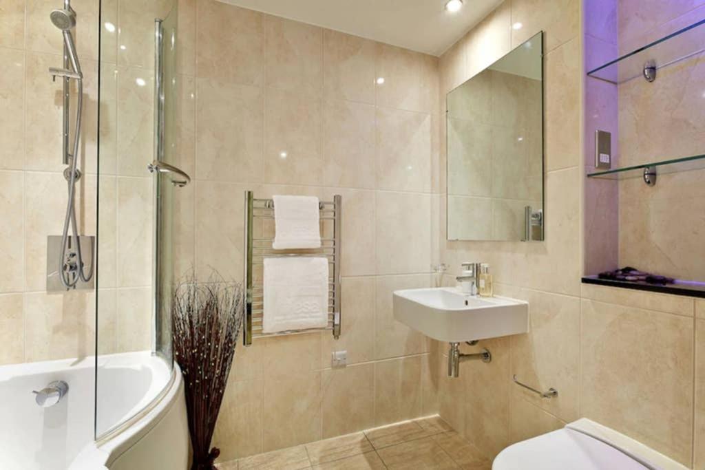 Modern Apartment At Slough Station, London In 18 Mins! Extérieur photo