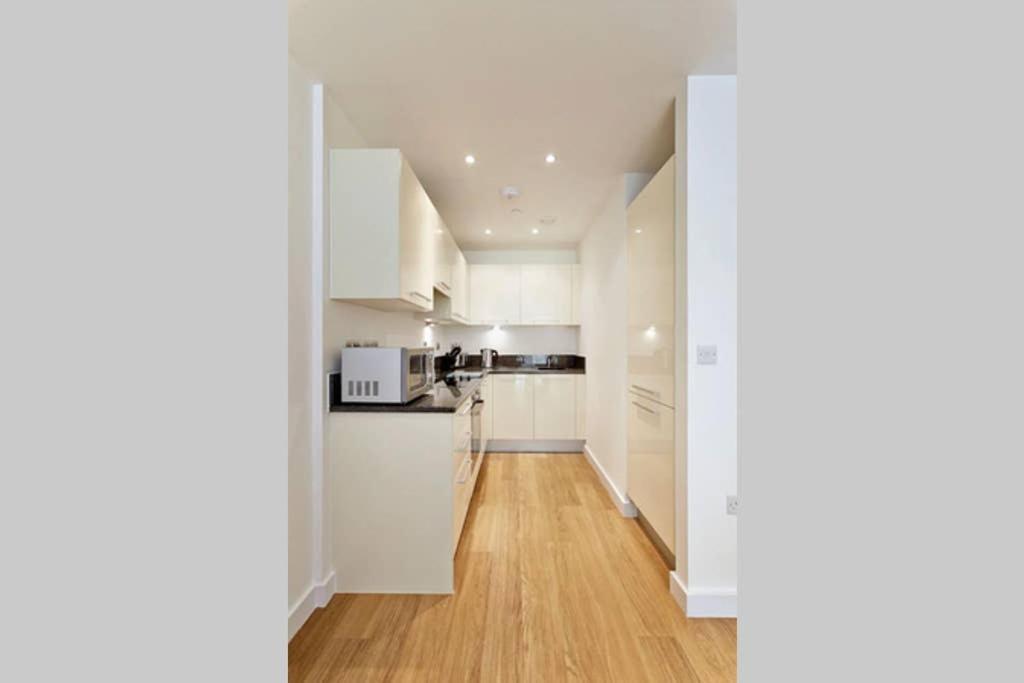 Modern Apartment At Slough Station, London In 18 Mins! Extérieur photo